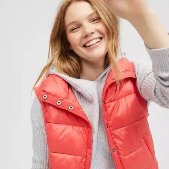 New without tags Aerie Offline Puffer Vest Red Small - Picture 1 of 14